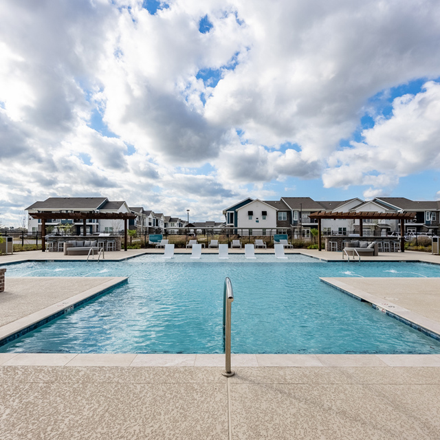 Oasis at Southpark - Sparkling Pool