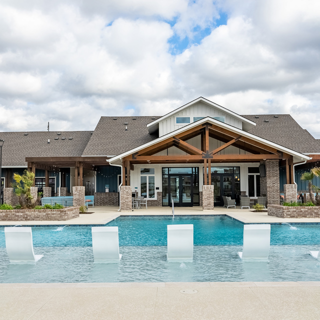 Oasis at Southpark - Sparkling Pool