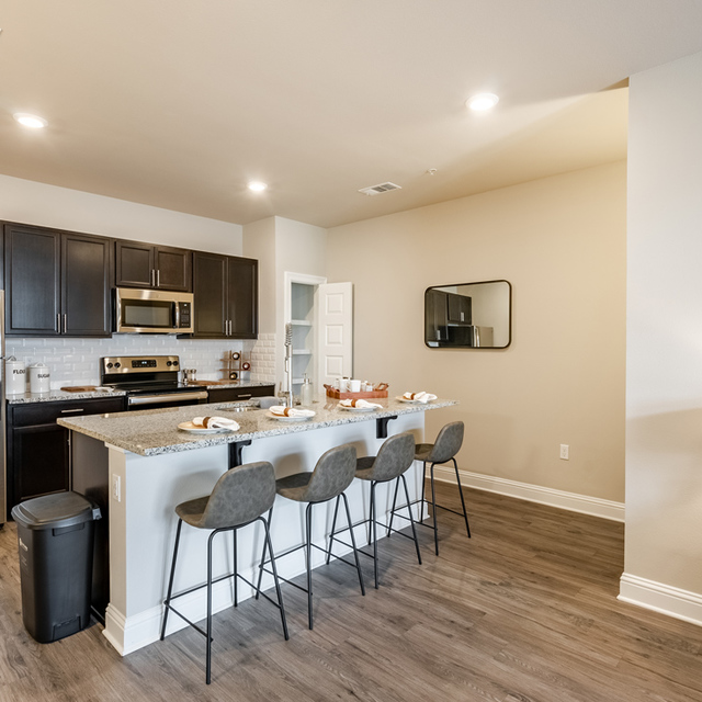 Oasis at Southpark - Cozy Breakfast Bar