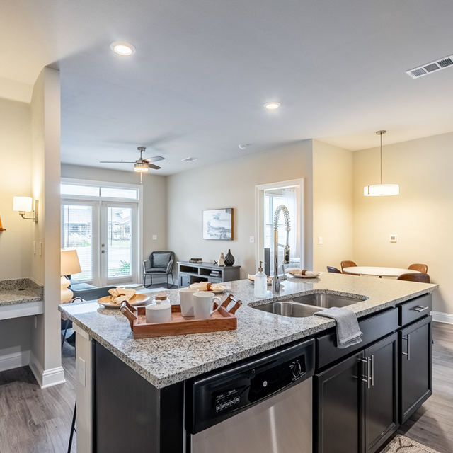 Oasis at Southpark - Cozy Dining Room