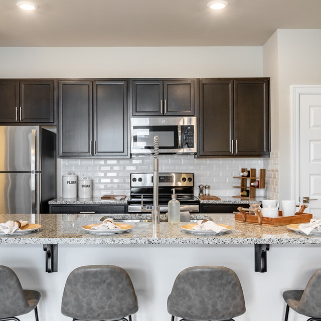 Oasis at Southpark - Cozy Breakfast Bar