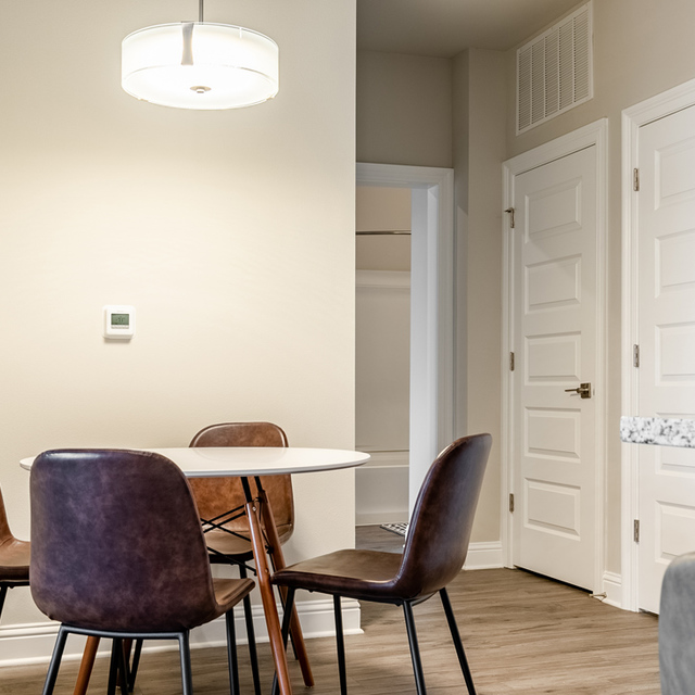 Oasis at Southpark - Cozy Dining Area