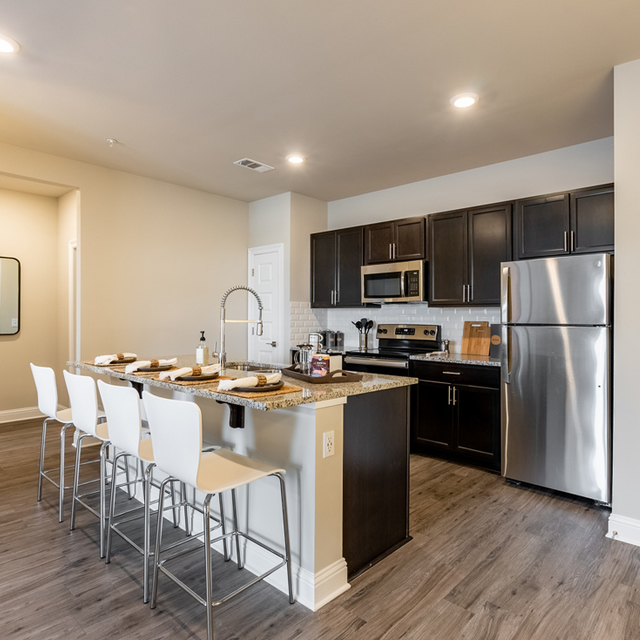 Oasis at Southpark - Cozy Breakfast Bar