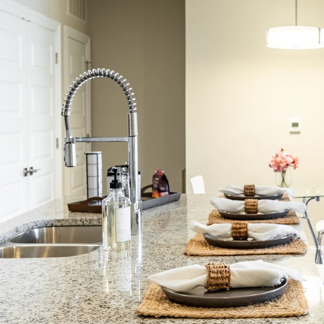 Oasis at Southpark - Cozy Breakfast Bar