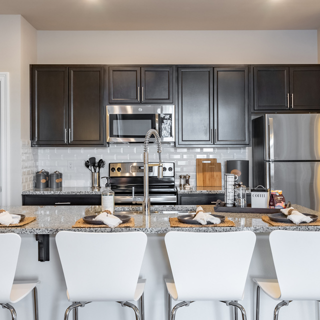 The Oasis at Southpark -Modern-Style Kitchen