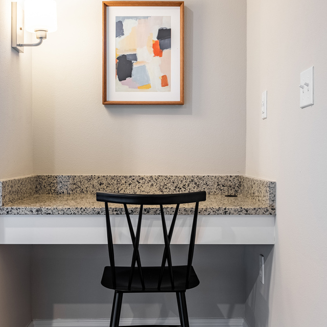 Oasis at Southpark - Work Station