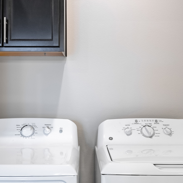 Oasis at Southpark - Laundry Area