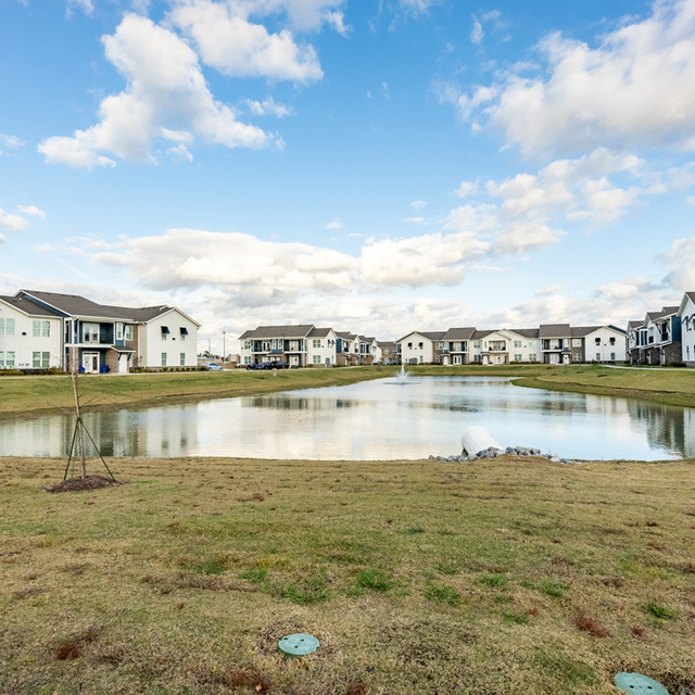 Oasis at Southpark - Building Exterior