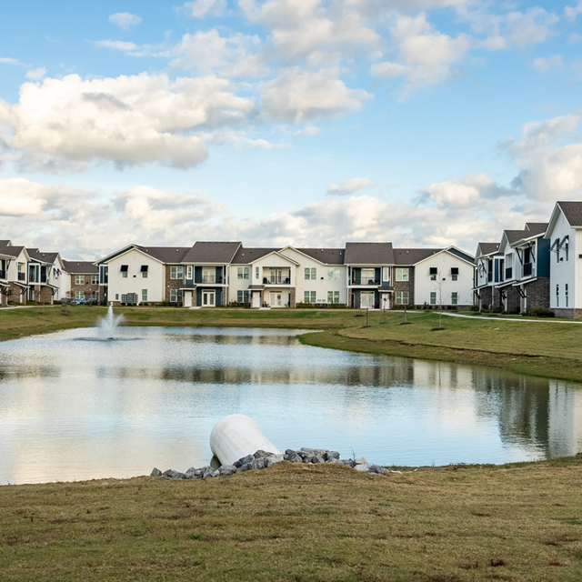 Oasis at Southpark - Building Exterior