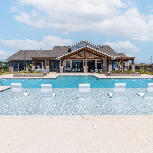 Oasis at Southpark - Sparkling Pool